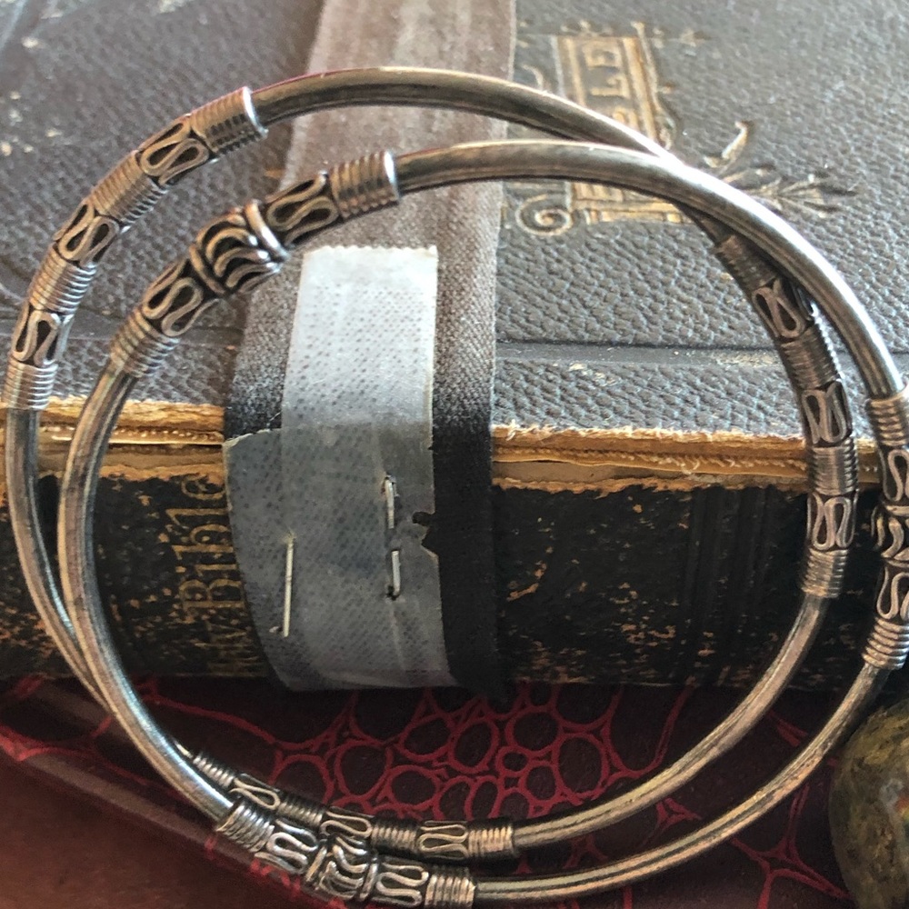 2 Vintage VTG Matching Metal Bracelets With Wavy And Straight Lines Design.